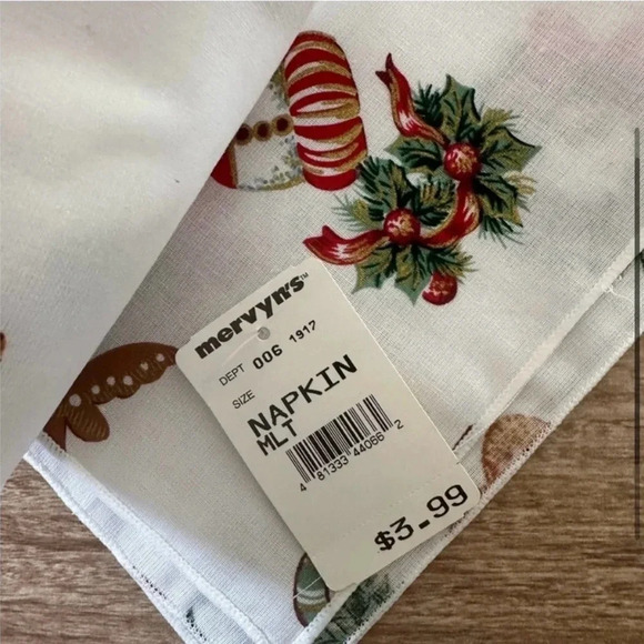 NWT Mervyn's Vintage Christmas
Table Cloth
Napkins Set of Four - Picture 3 of 3